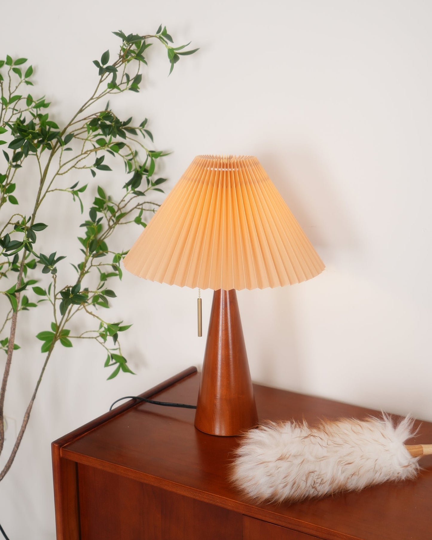 TimberLight - Moderne træ- og metallampe til bord