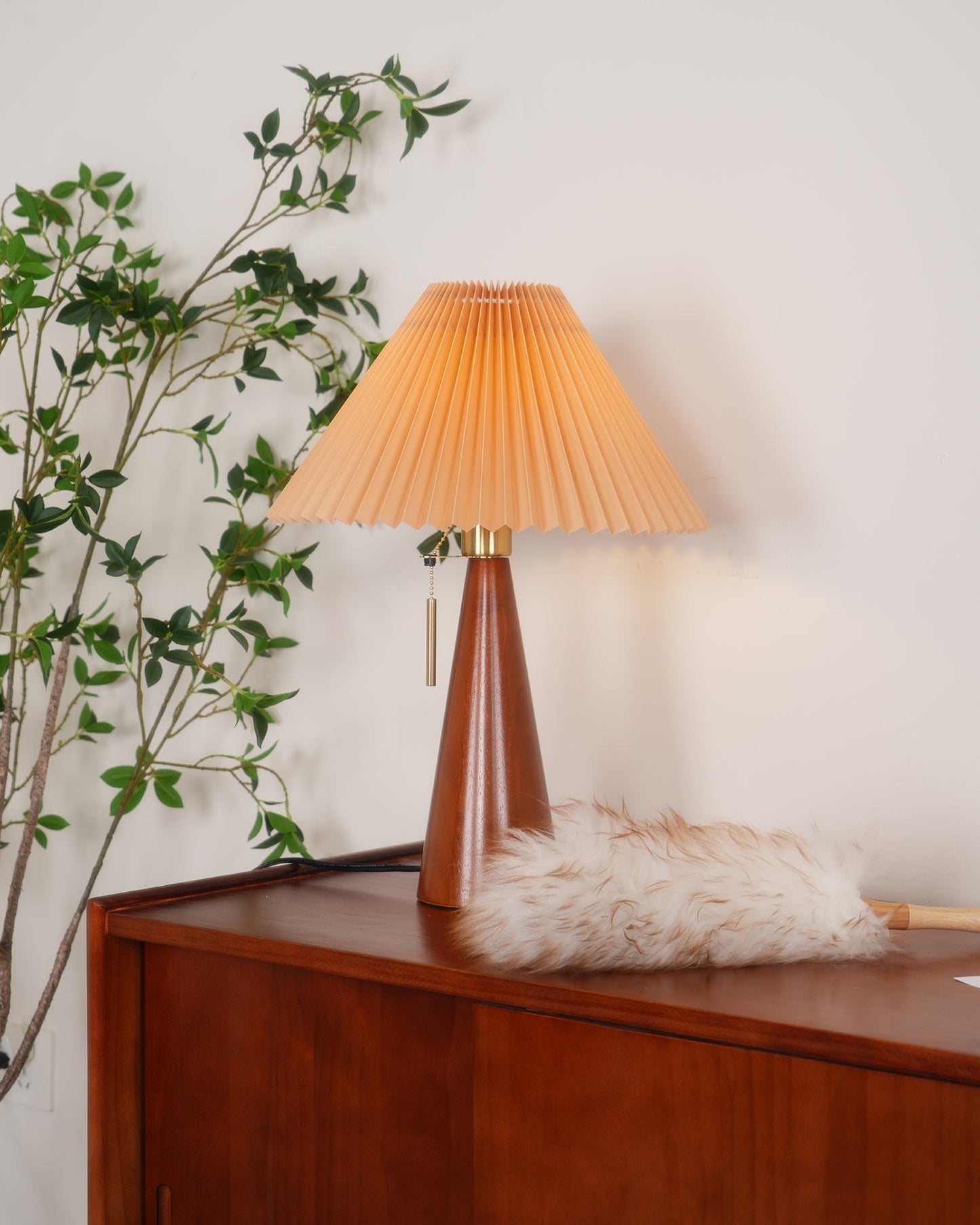 TimberLight - Moderne træ- og metallampe til bord