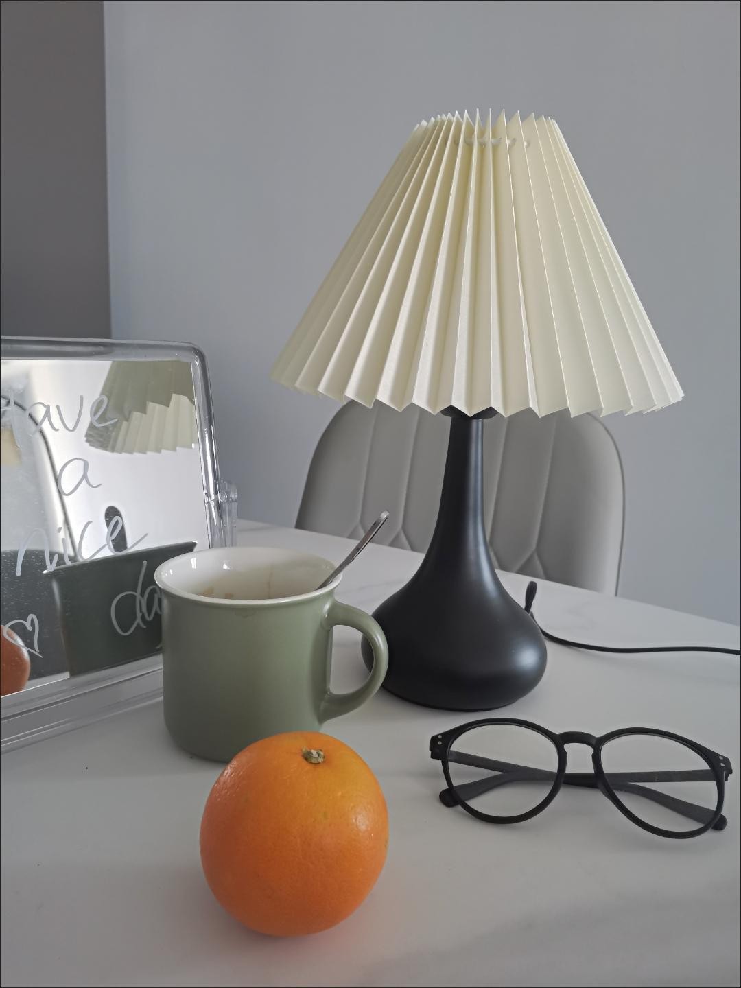 DrumGlow - Bordlampe med tidløst design og hyggeligt skær