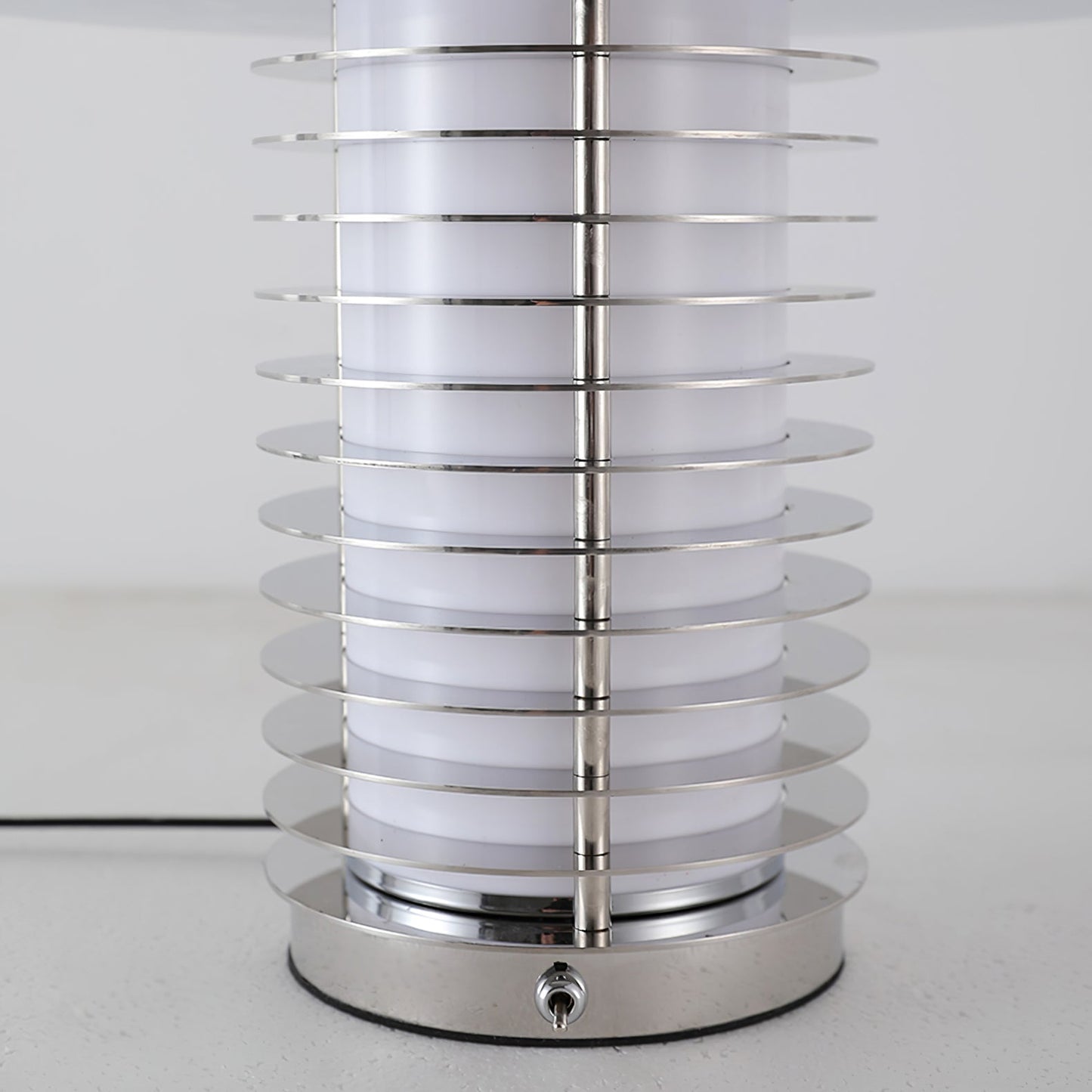 LichtLeuchten - Table Lamp with Subtle Lighting and Modern Finish