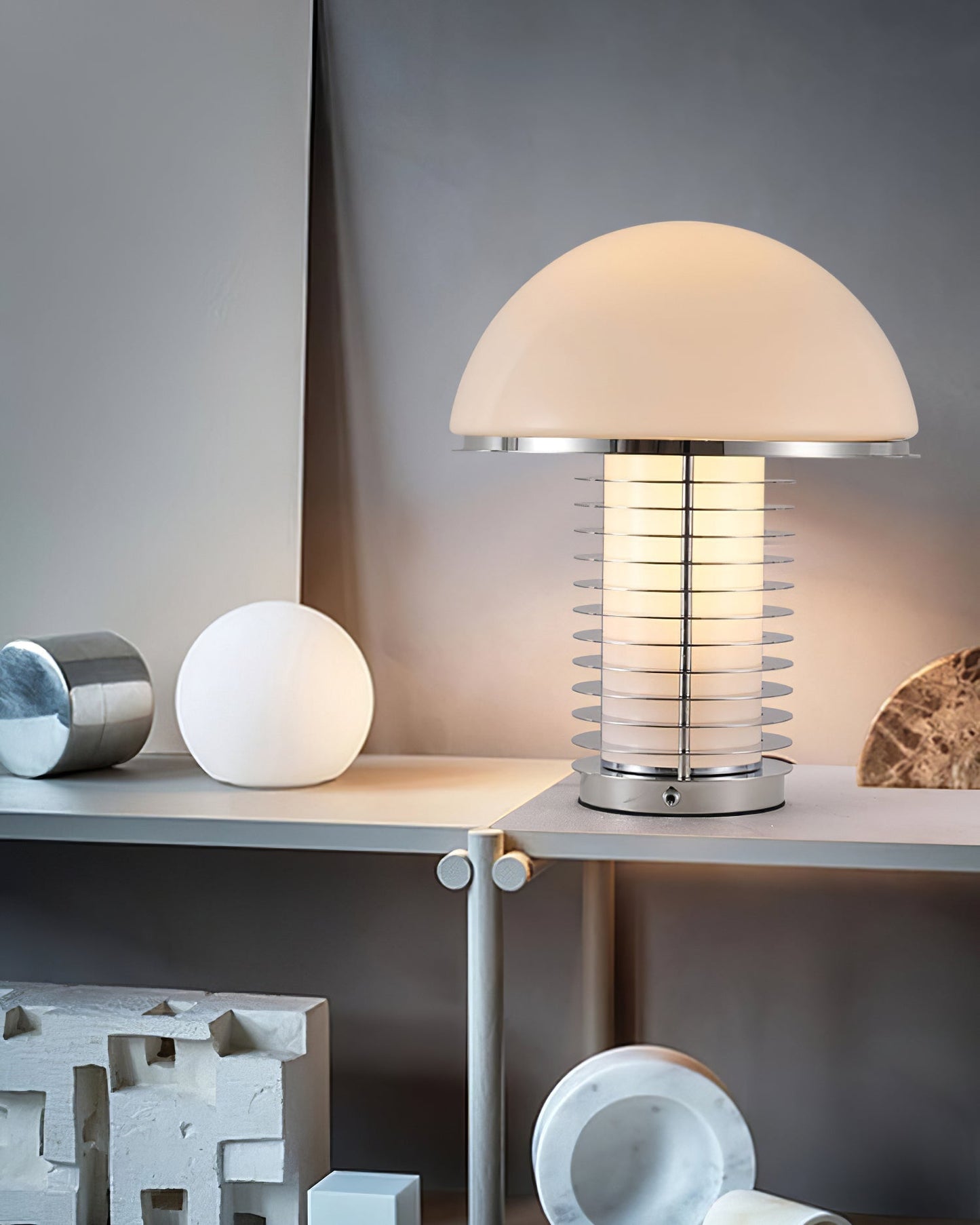 LichtLeuchten - Table Lamp with Subtle Lighting and Modern Finish