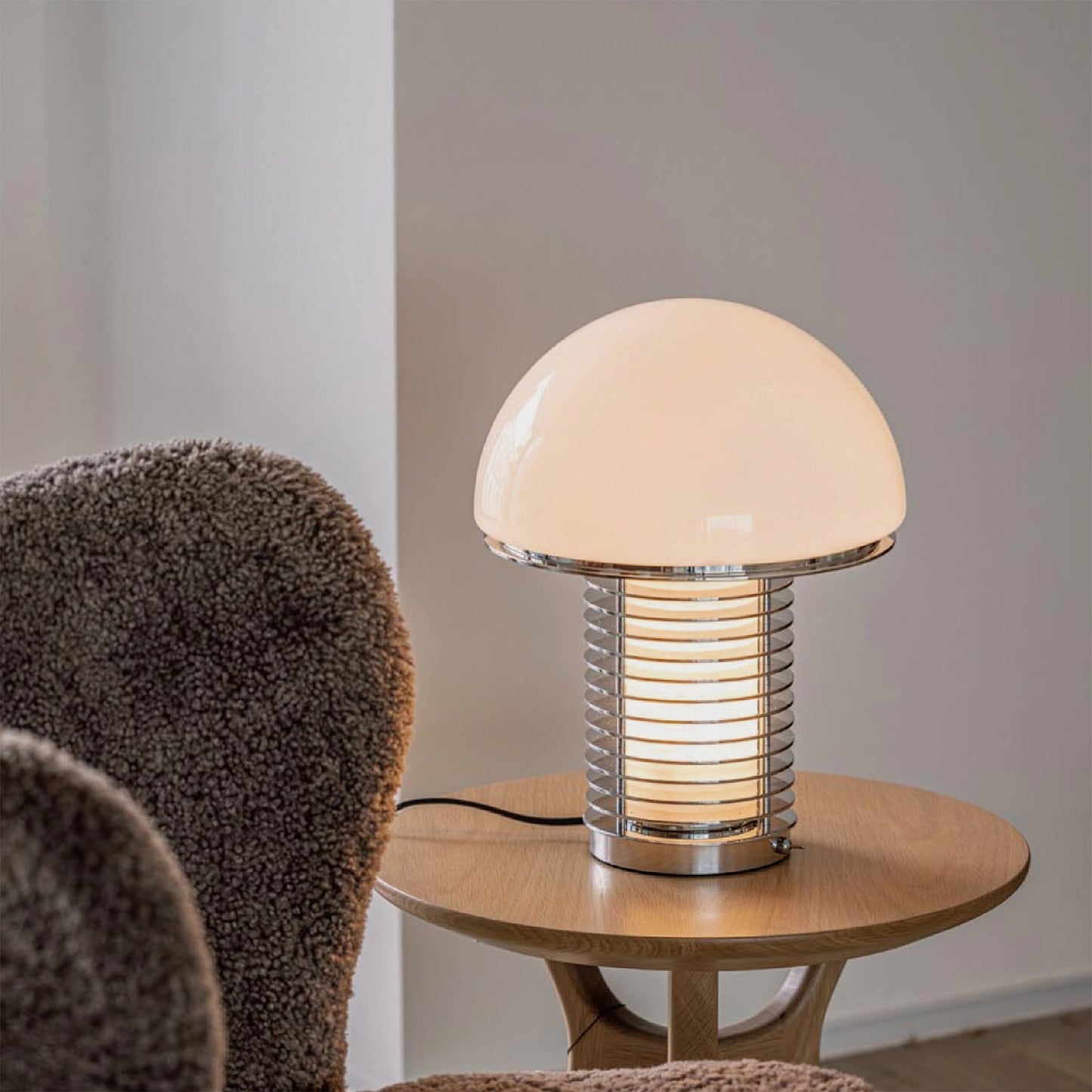 LichtLeuchten - Table Lamp with Subtle Lighting and Modern Finish