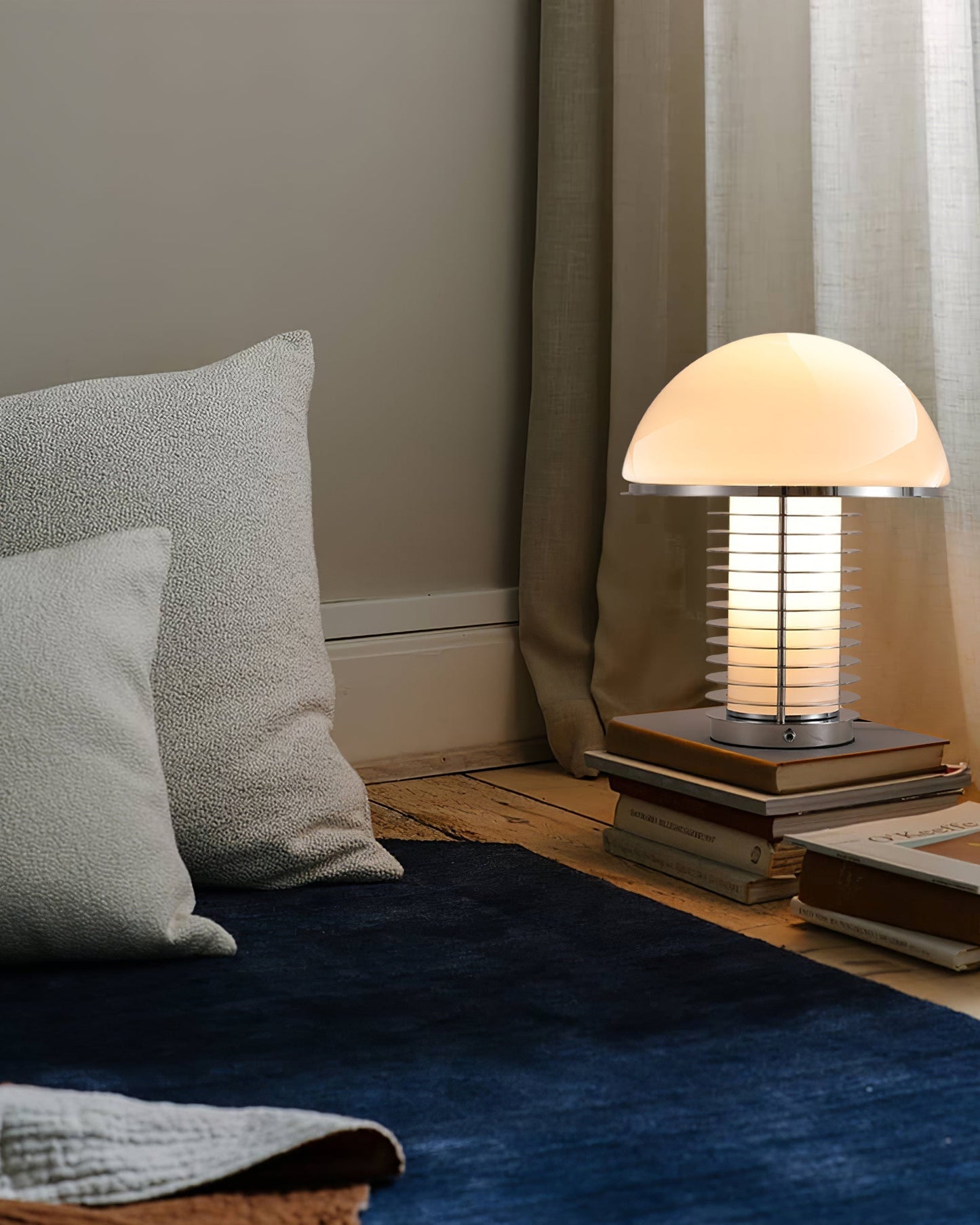 LichtLeuchten - Table Lamp with Subtle Lighting and Modern Finish