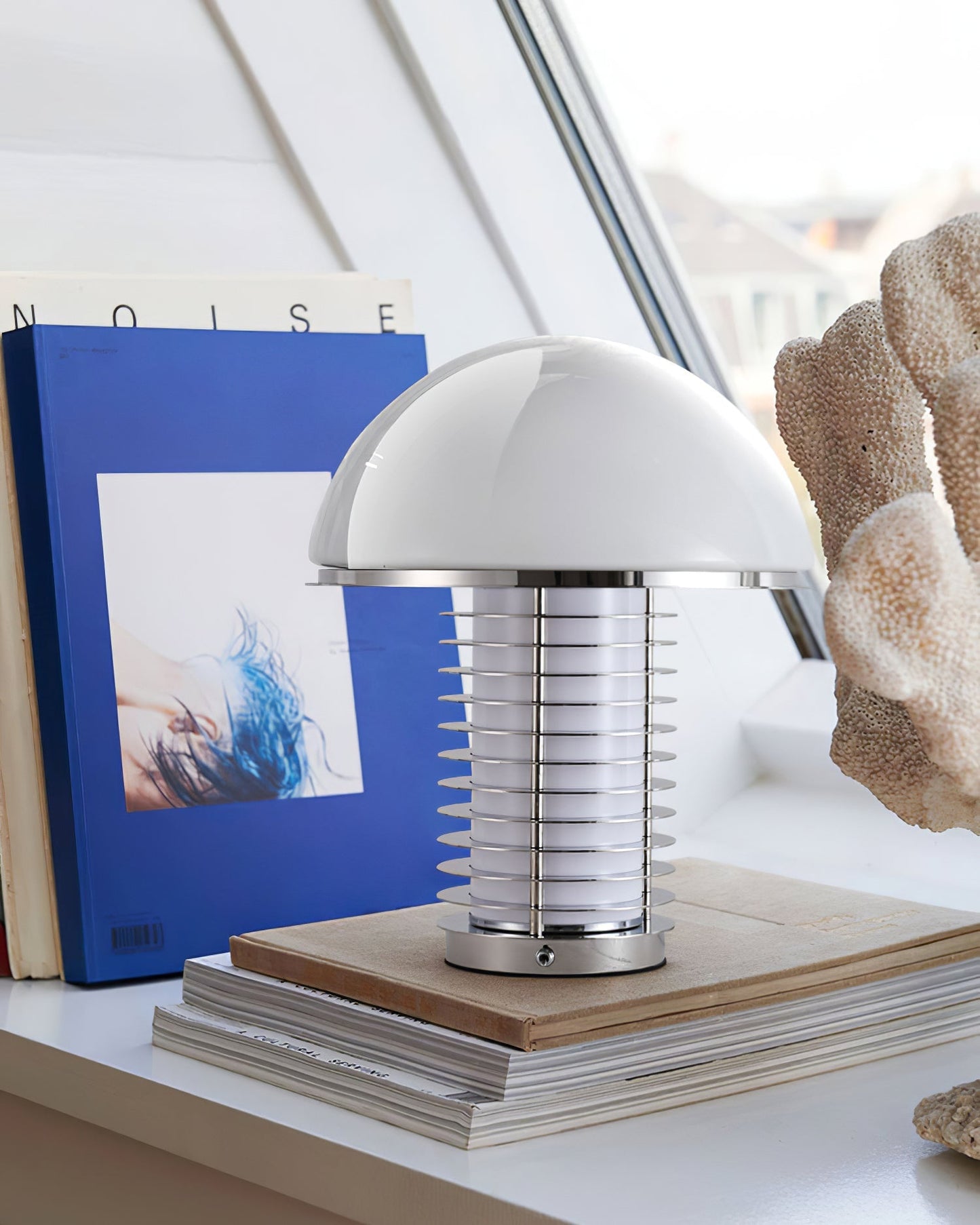 LichtLeuchten - Table Lamp with Subtle Lighting and Modern Finish