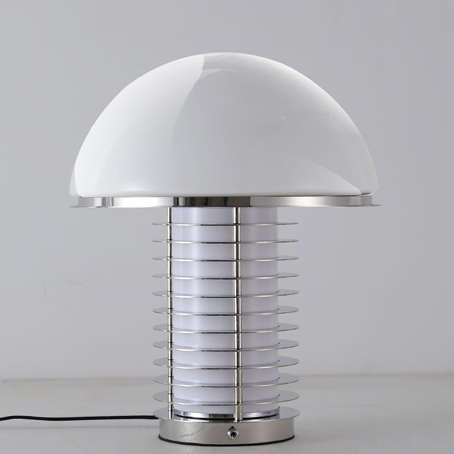 LichtLeuchten - Table Lamp with Subtle Lighting and Modern Finish