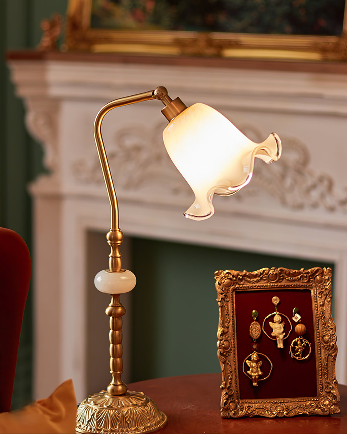 BrassFlora – Vintage bordlampe med blomsterformet skærm