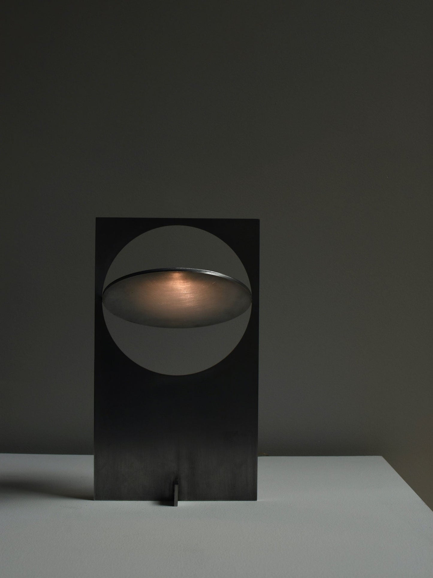 SleekShine - Minimalist Table Lamp with LED Lighting