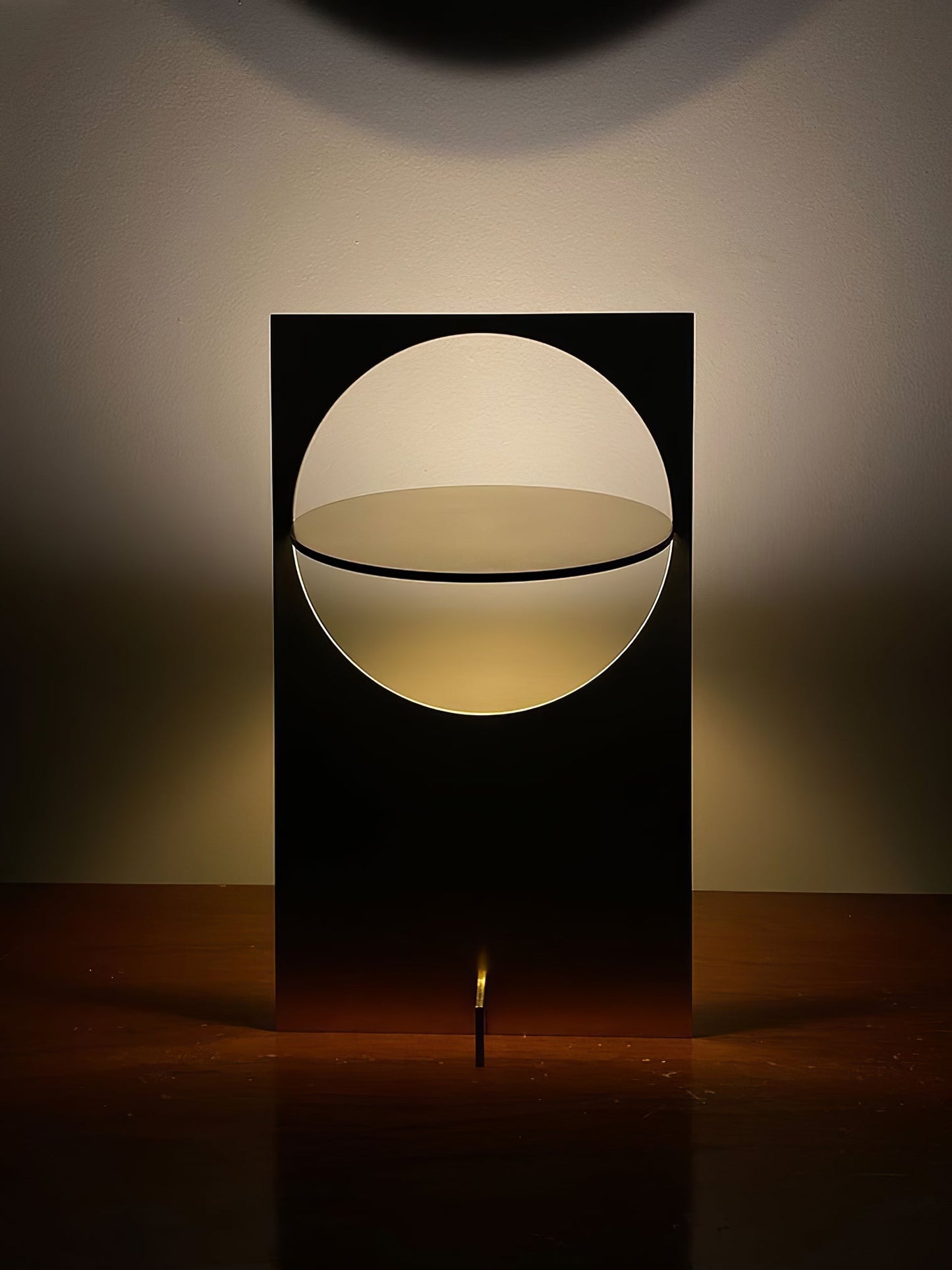 SleekShine - Minimalist Table Lamp with LED Lighting