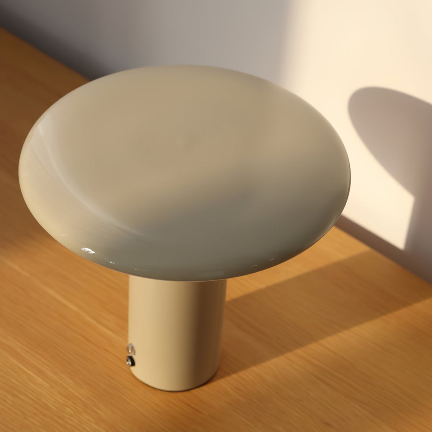 LumiLite – Minimalistisk bordlampe med USB-opladningsfunktion