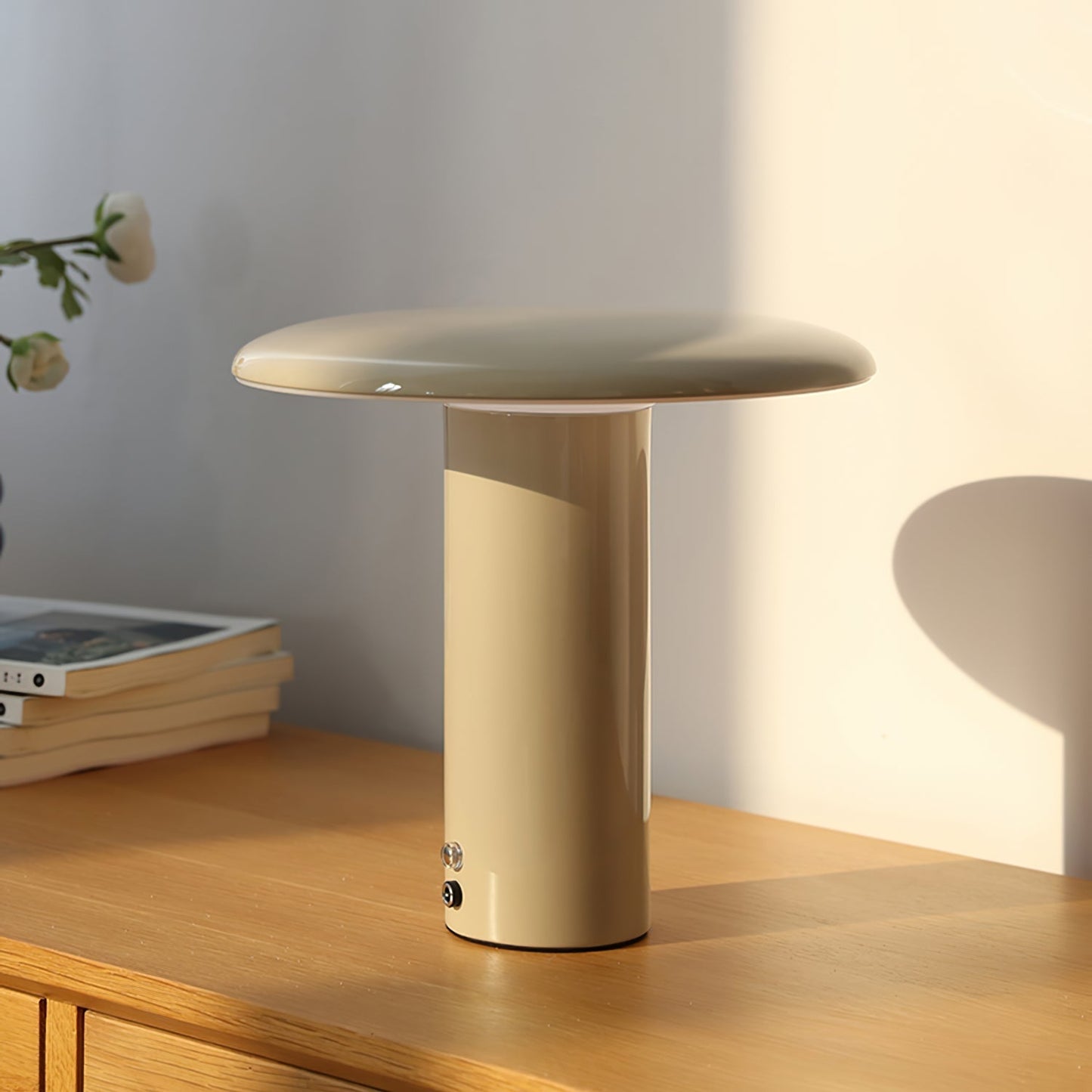 LumiLite – Minimalistisk bordlampe med USB-opladningsfunktion