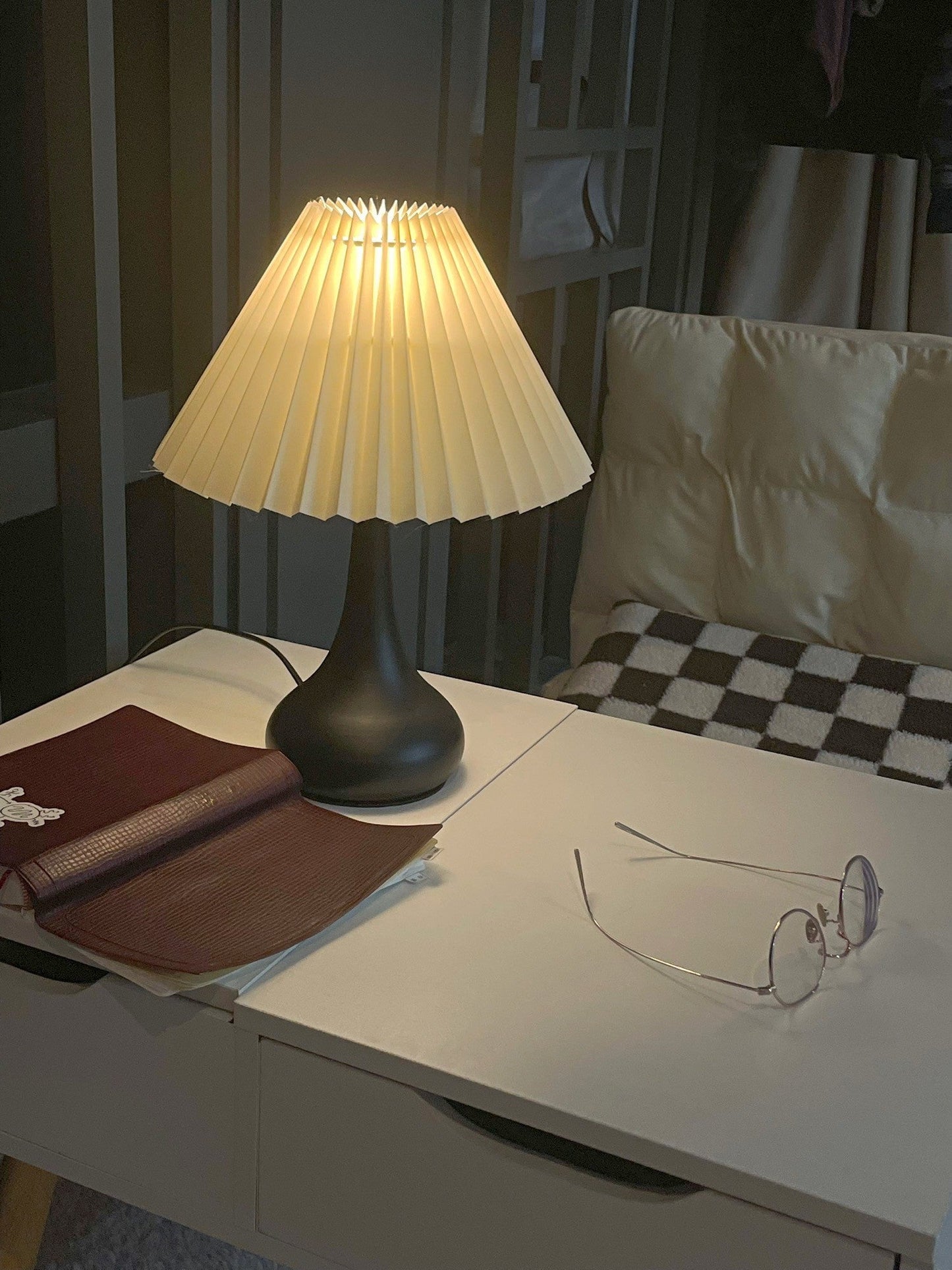 DrumGlow - Bordlampe med tidløst design og hyggeligt skær