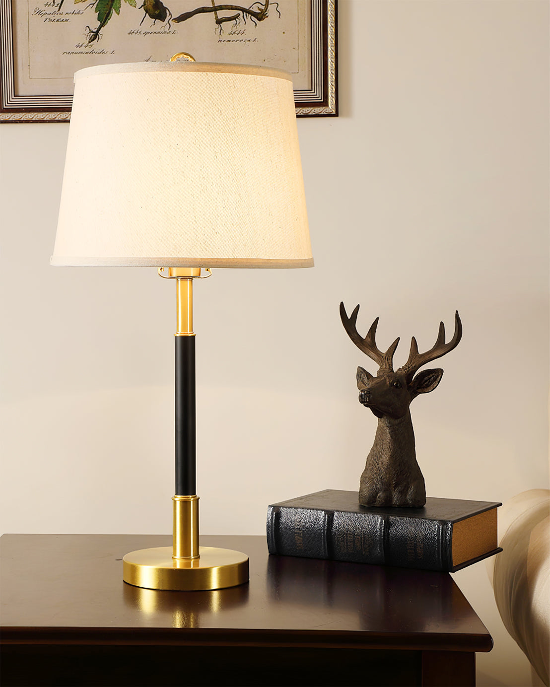 EmpireElegance – Bordlampe i messing med blødt skær