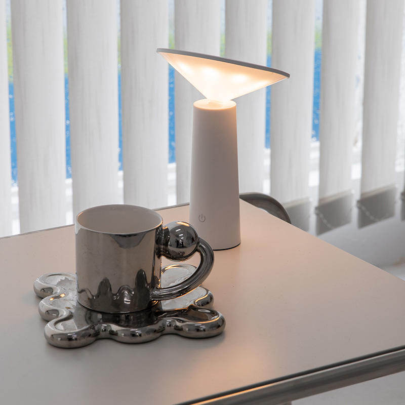 LumenFlex - LED Bordlampe med Dæmpbare Muligheder