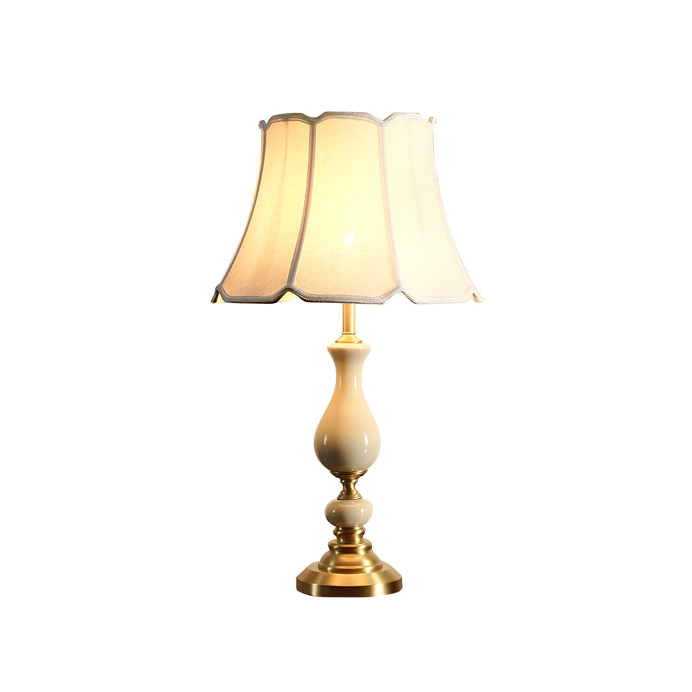 GlowCraft – Stilfuld bordlampe i messing og keramik