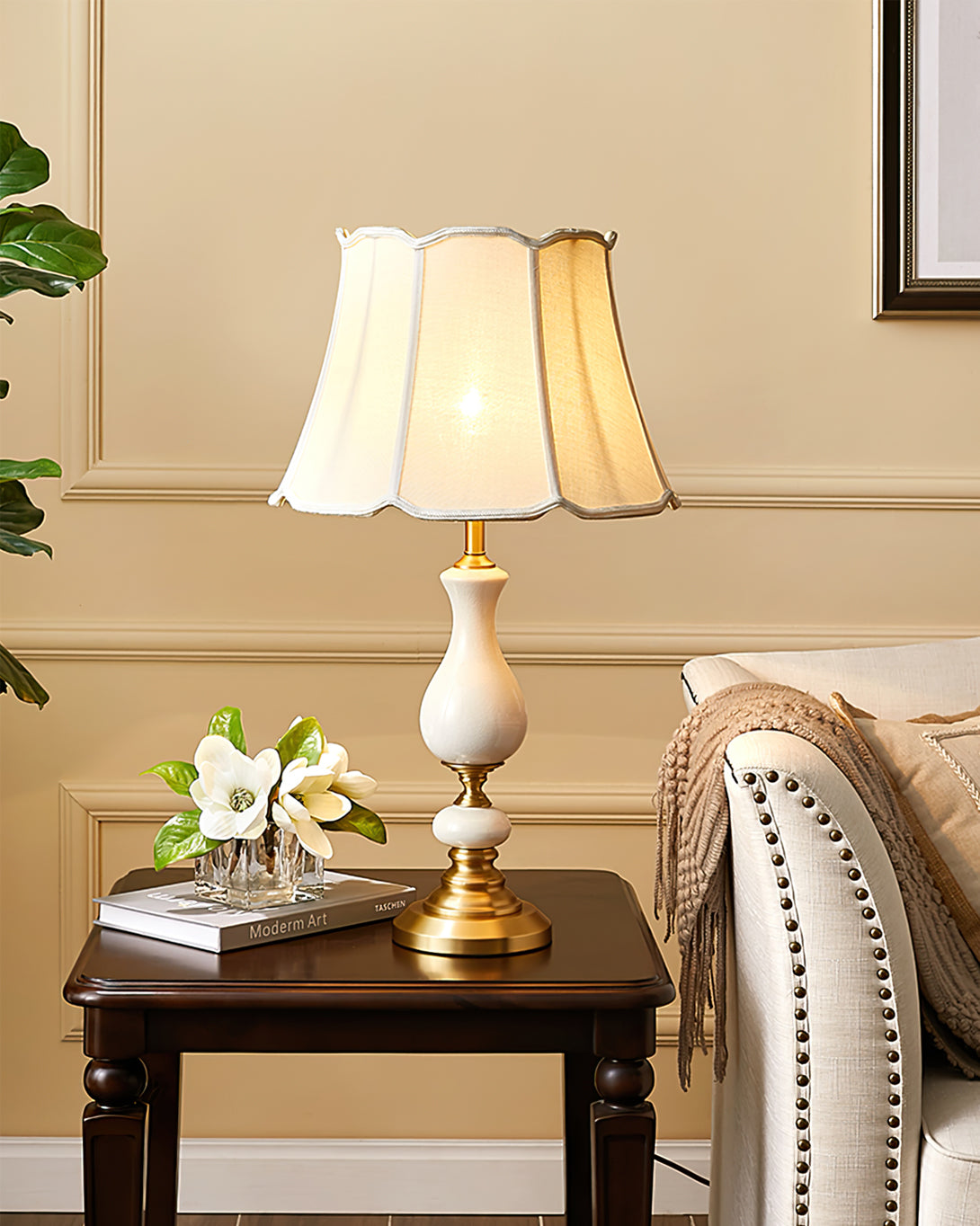 GlowCraft – Stilfuld bordlampe i messing og keramik