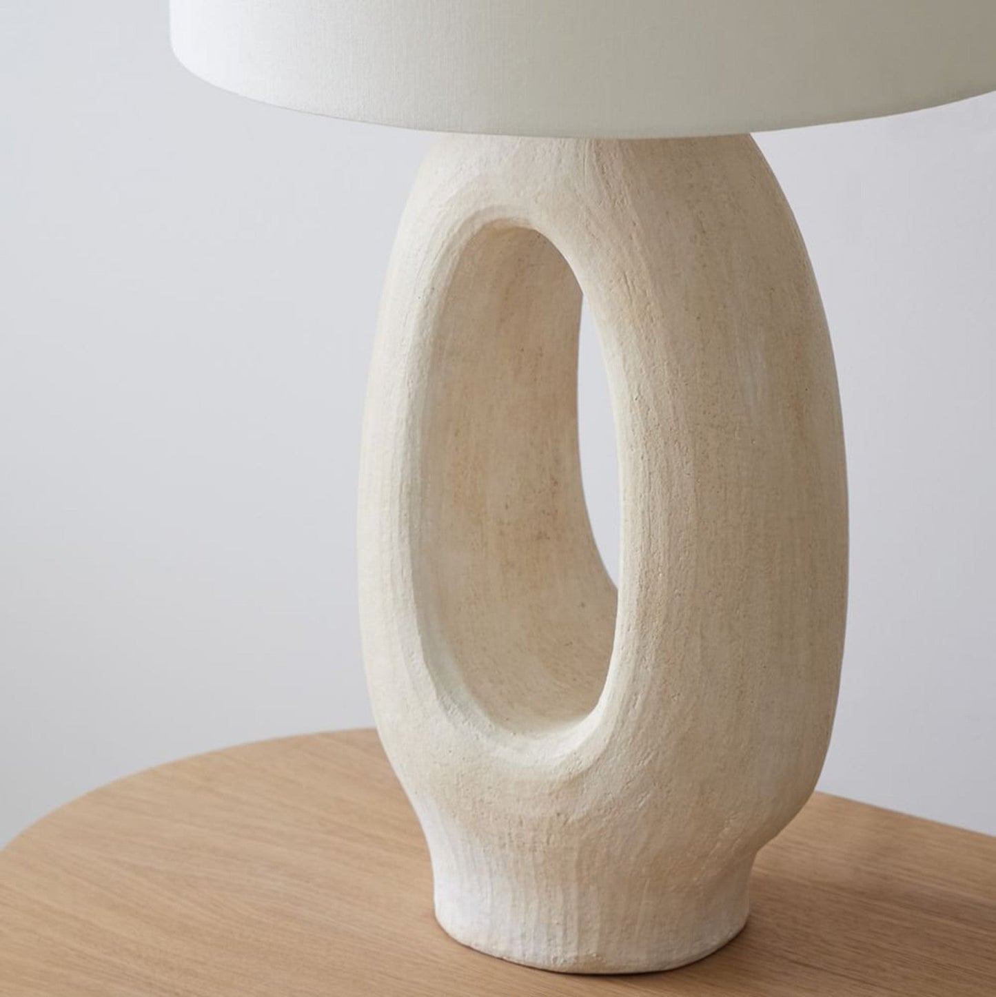 ModernGlow – Harpiks Bordlampe med Linnedskærm
