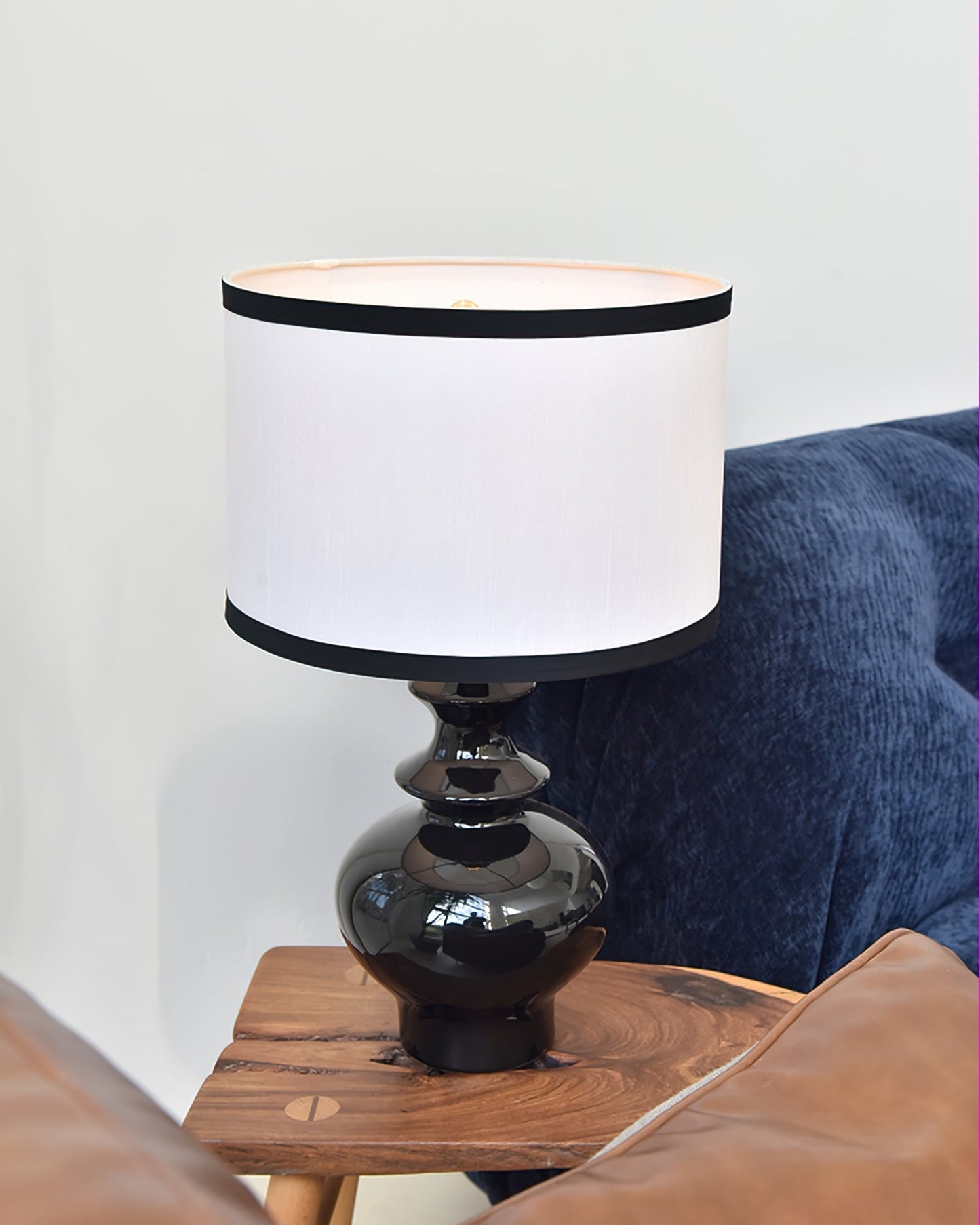 JarrigeLicht - Table Lamp with Vintage Inspired Shape and Subtle Lighting