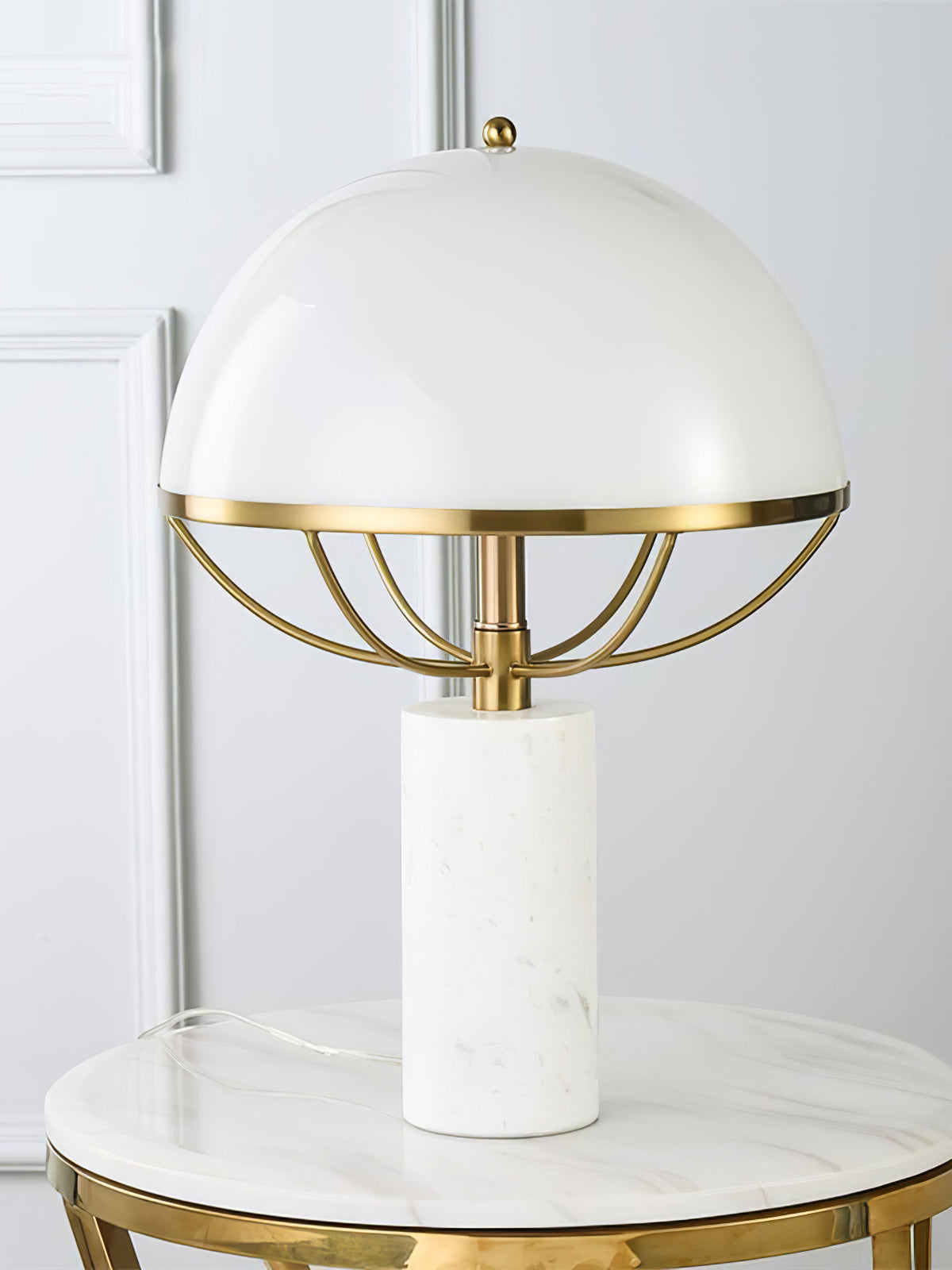 GlassElegance – Moderne bordlampe med guldfinish