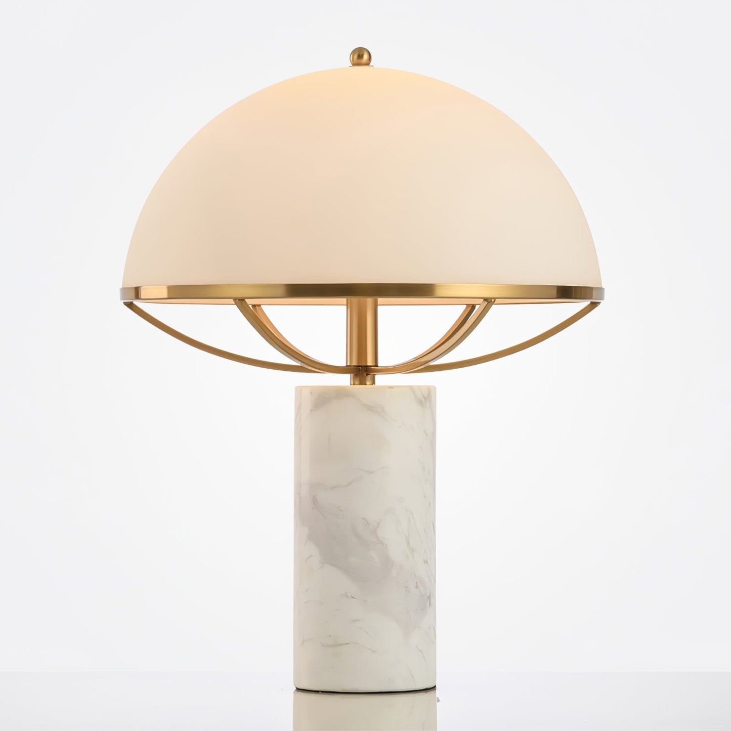 GlassElegance – Moderne bordlampe med guldfinish
