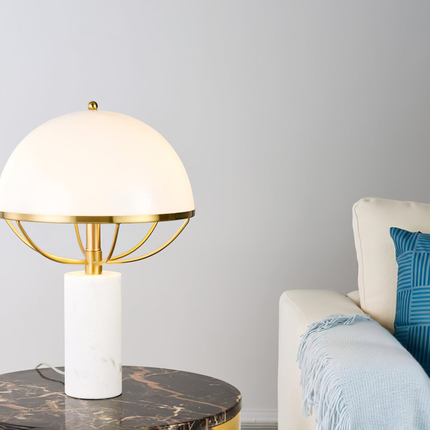 GlassElegance – Moderne bordlampe med guldfinish