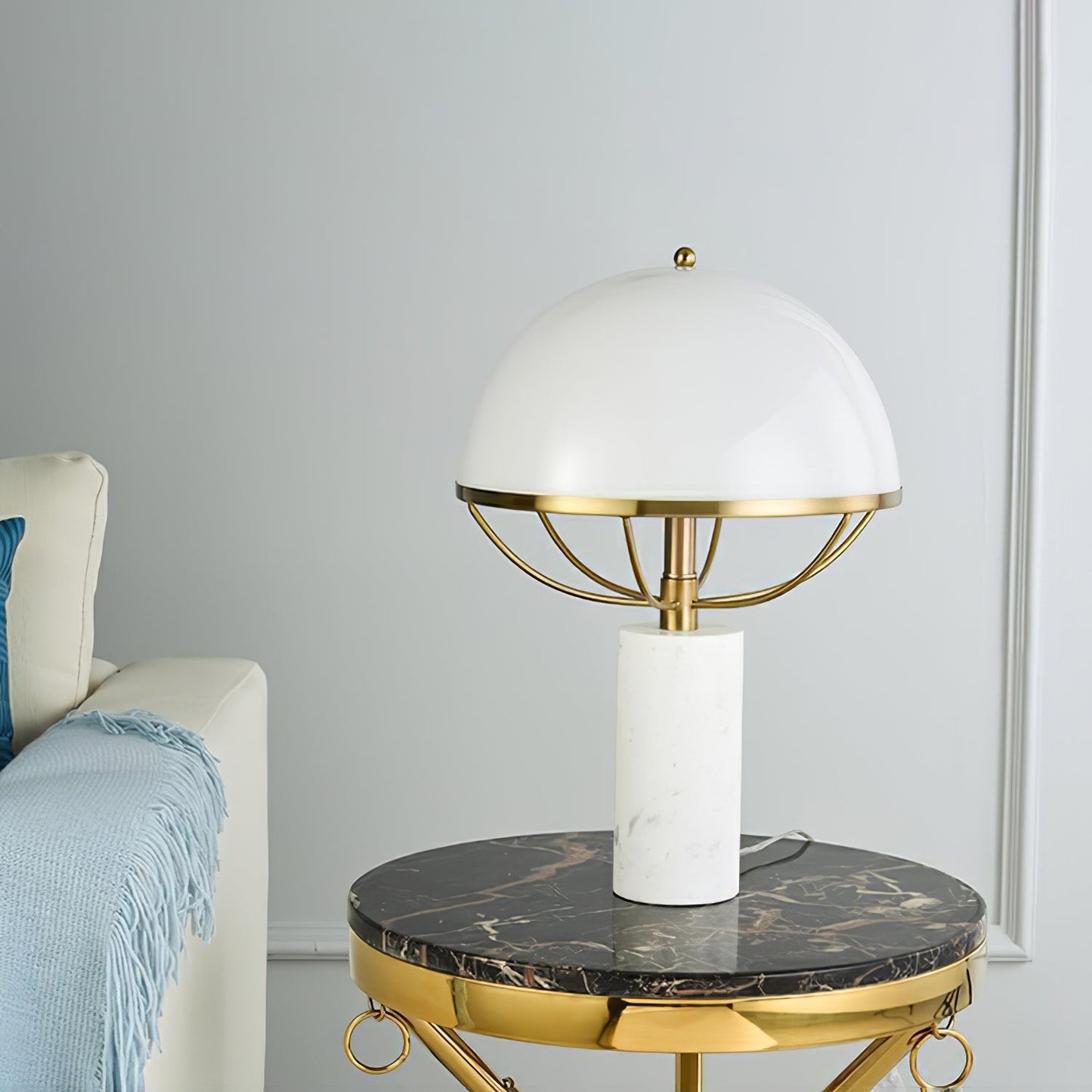 GlassElegance – Moderne bordlampe med guldfinish