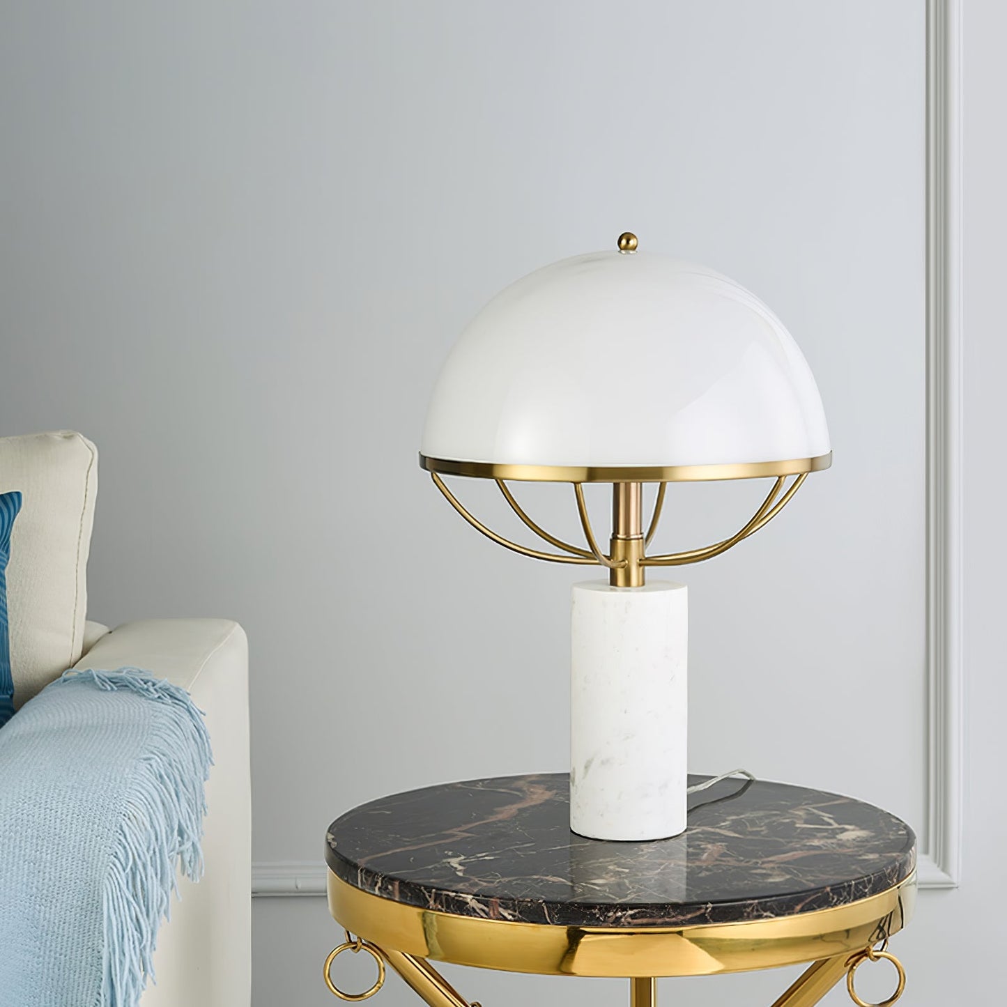 GlassElegance – Moderne bordlampe med guldfinish