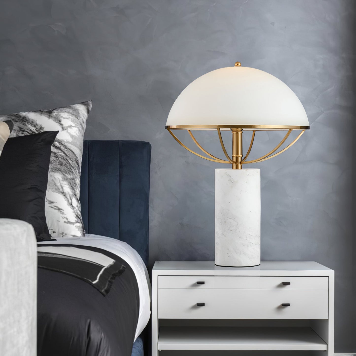 GlassElegance – Moderne bordlampe med guldfinish