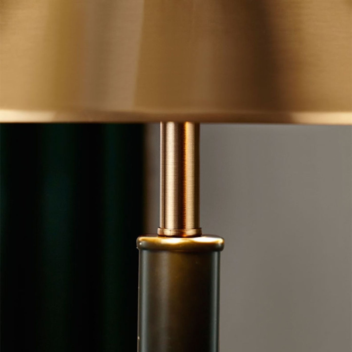 LuxeFuture - Table Lamp with Modern Design and Soft Lighting