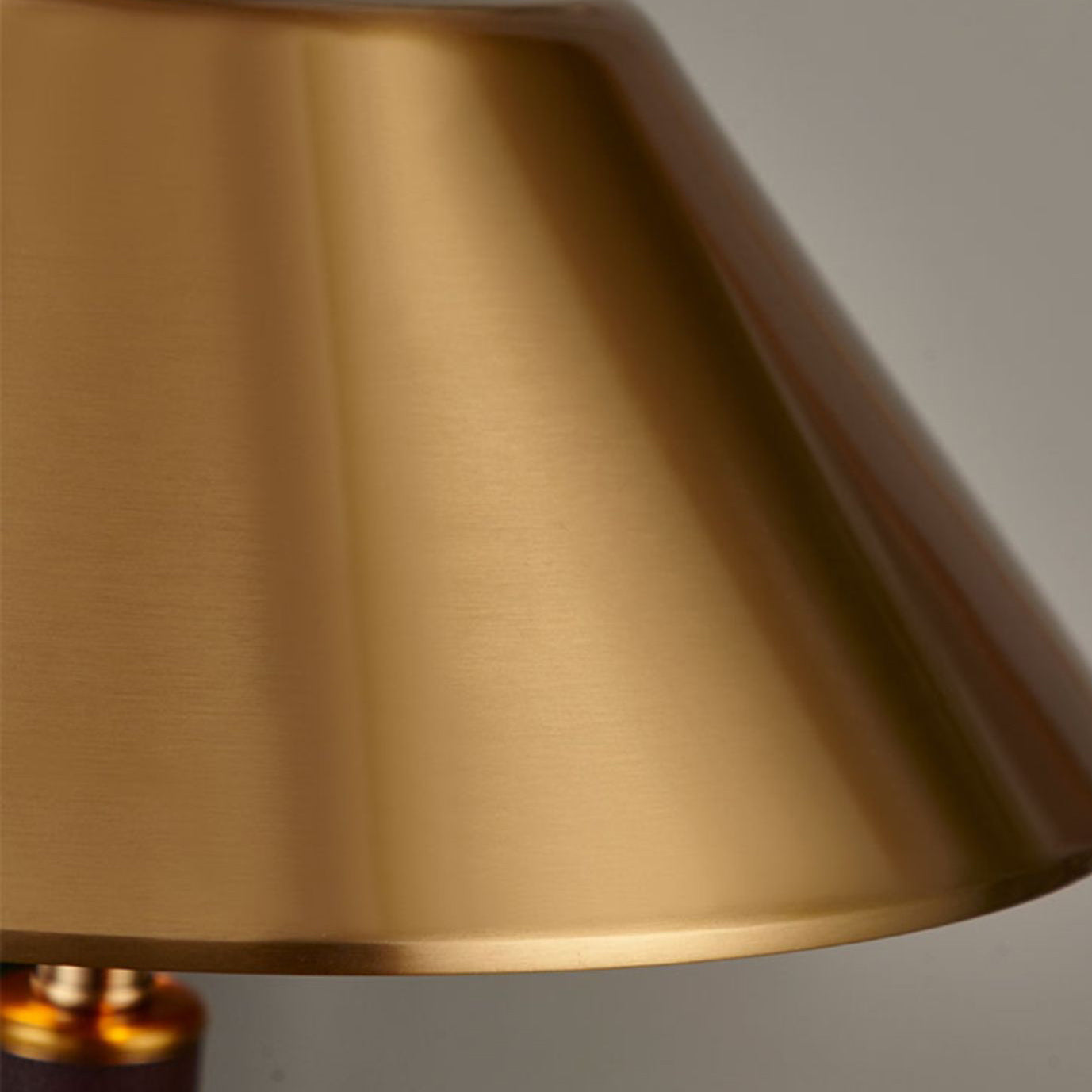 LuxeFuture - Table Lamp with Modern Design and Soft Lighting