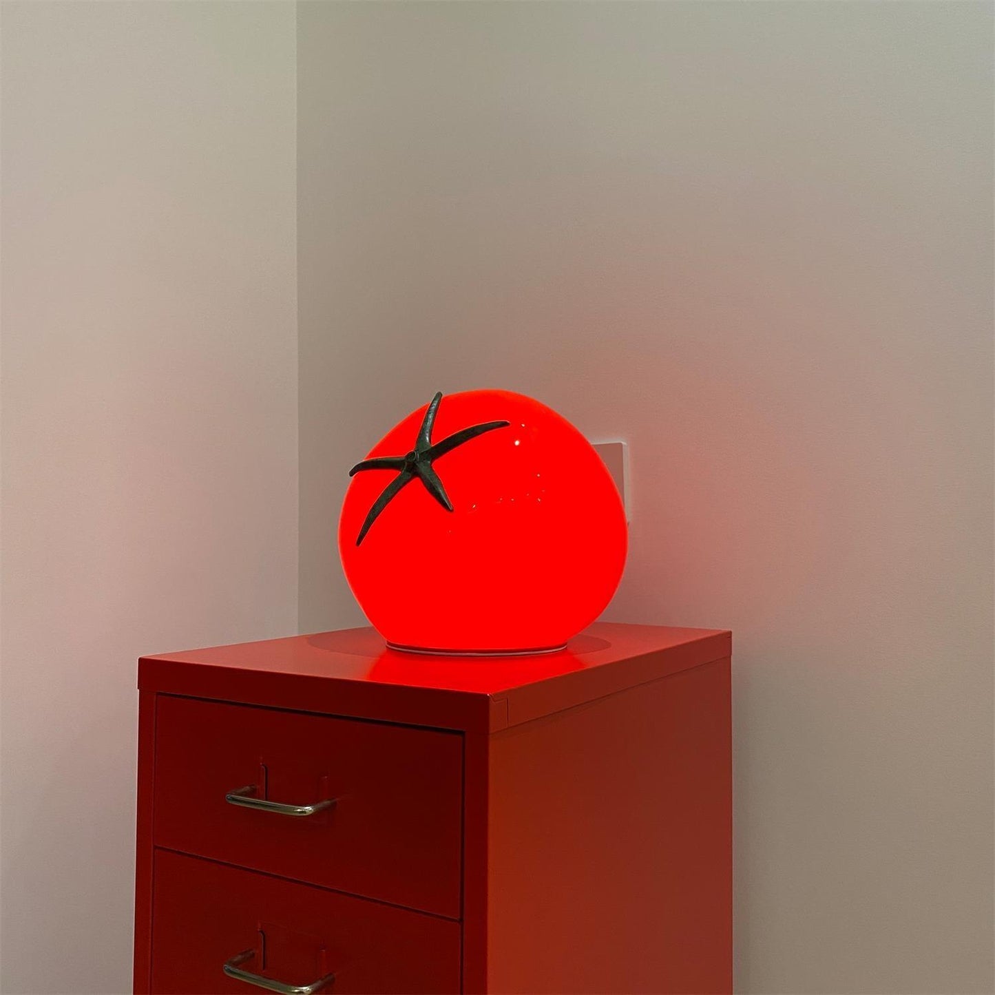 TomatoLuxe - Lampe de table en résine