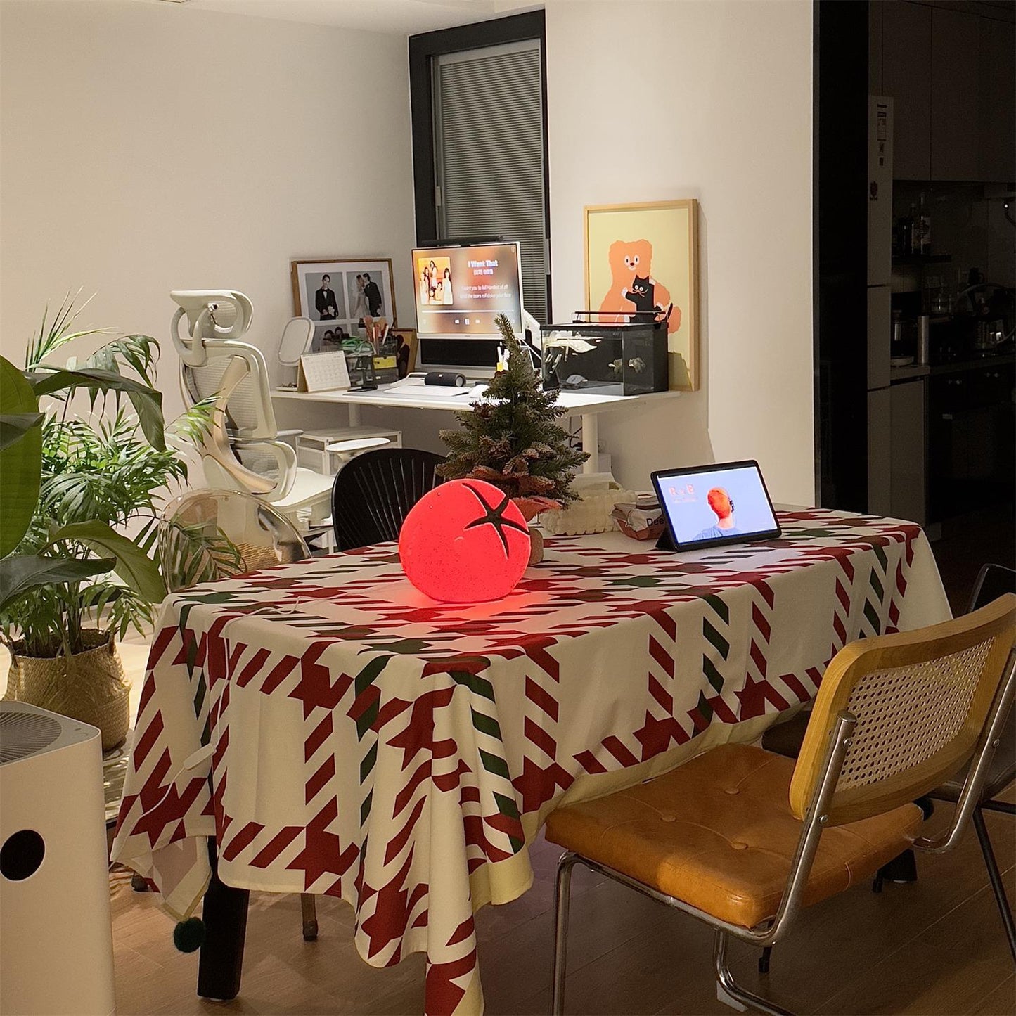 TomatoLuxe - Lampe de table en résine
