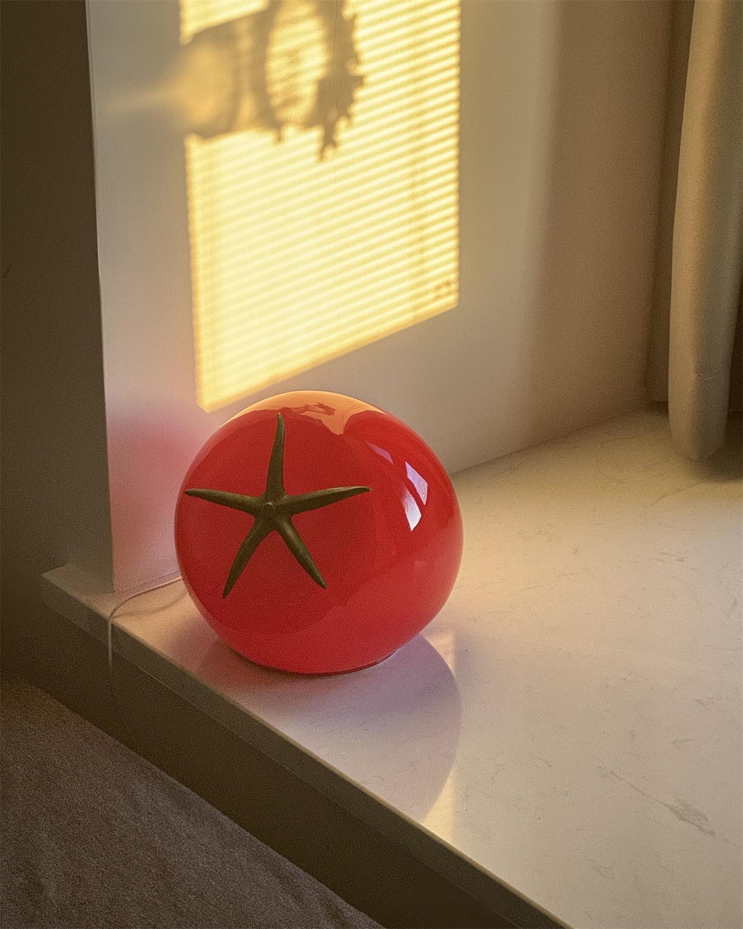 TomatoLuxe - Lampe de table en résine
