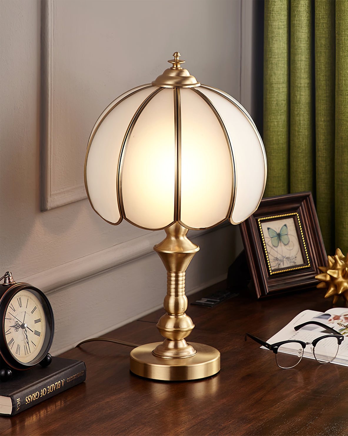 LuxeBrass – Retro Design Table Lamp with White Finish