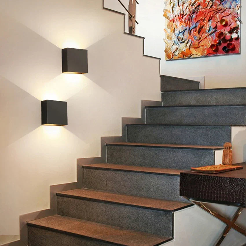 EleganceGlow – Romersk væglampe i design