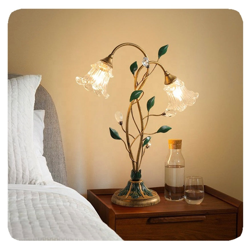 BloemLuxe - Fransk bordlampe med blomsterdesign