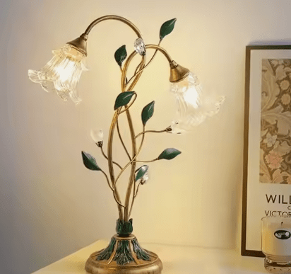 BloemLuxe - Fransk bordlampe med blomsterdesign