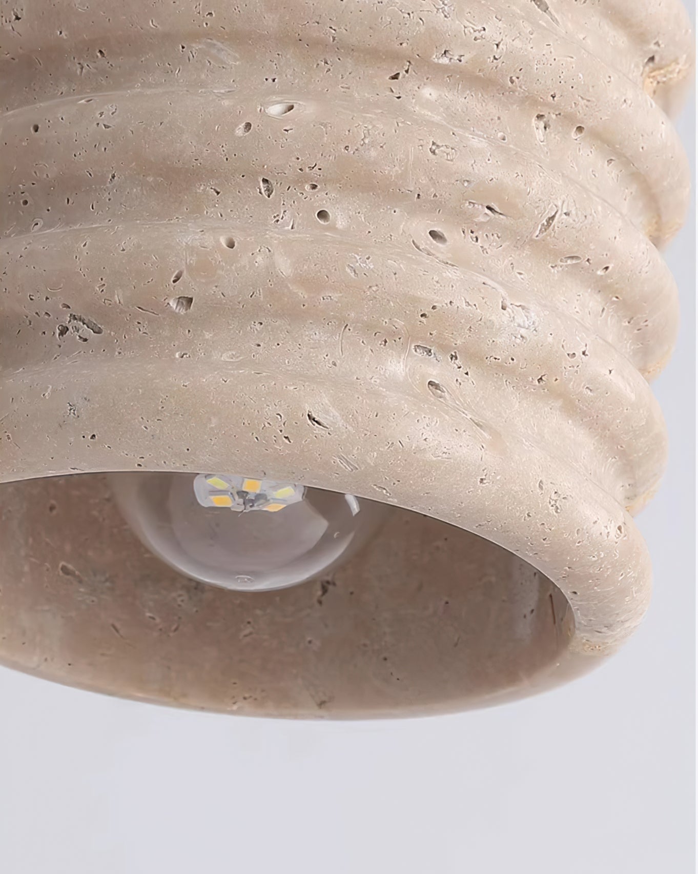 VaarniiLuxe - Loftlampe med skandinavisk design og subtil belysning