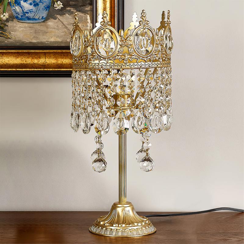 ChicAura - Bordlampe med krystaller og elegant guldbase
