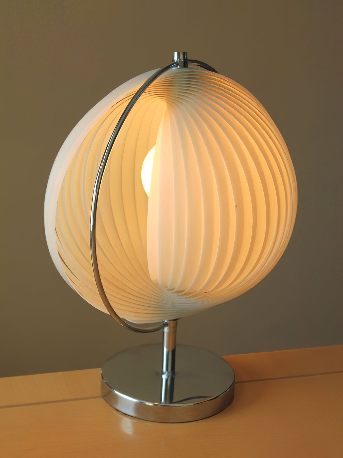 LunaGlow - Rotatable Table Lamp in Chrome