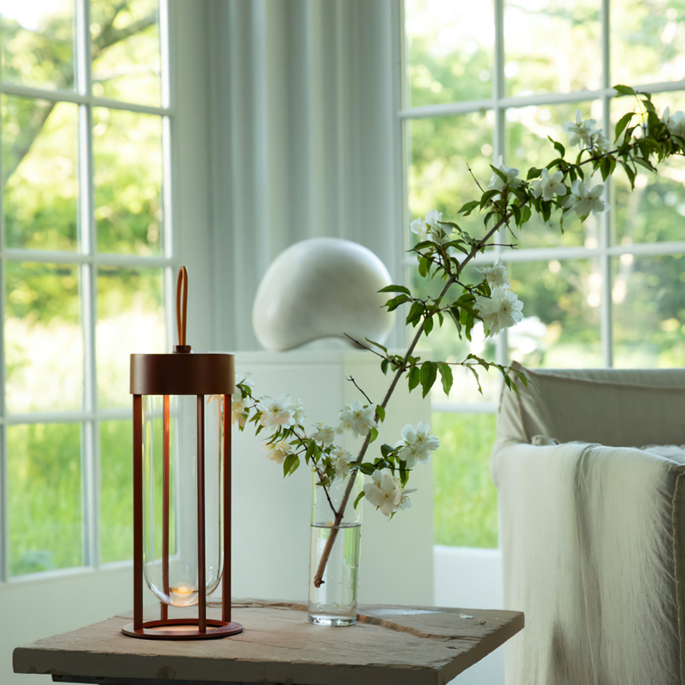 LumiBreeze - Kompakt bordlampe med dæmpbar LED