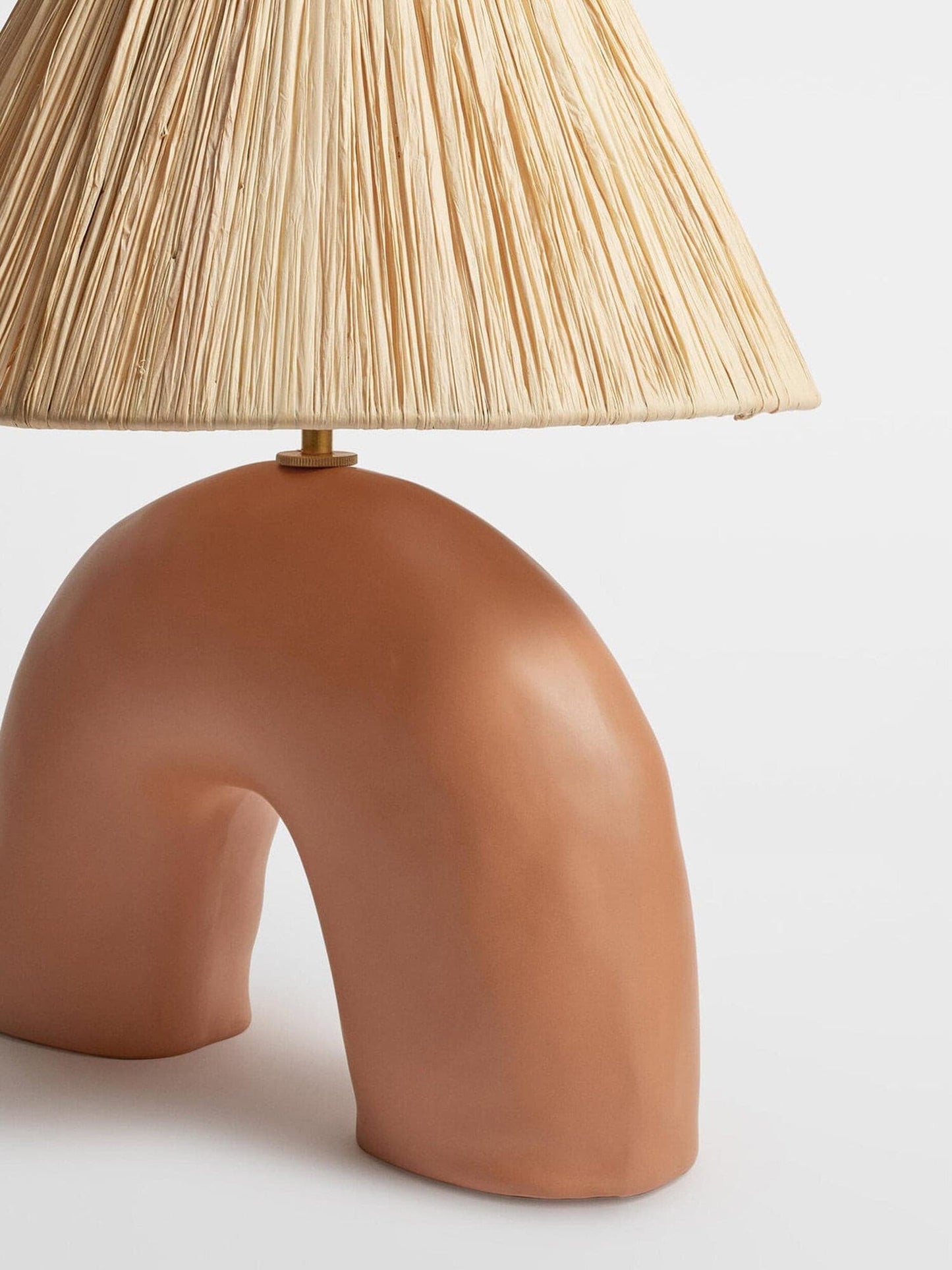 LuxeVolta - Tischlampe mit schlanker Basis und elektrischem Antrieb