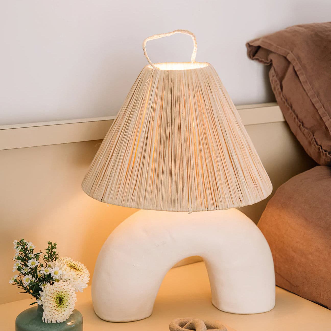 LuxeVolta - Tischlampe mit schlanker Basis und elektrischem Antrieb