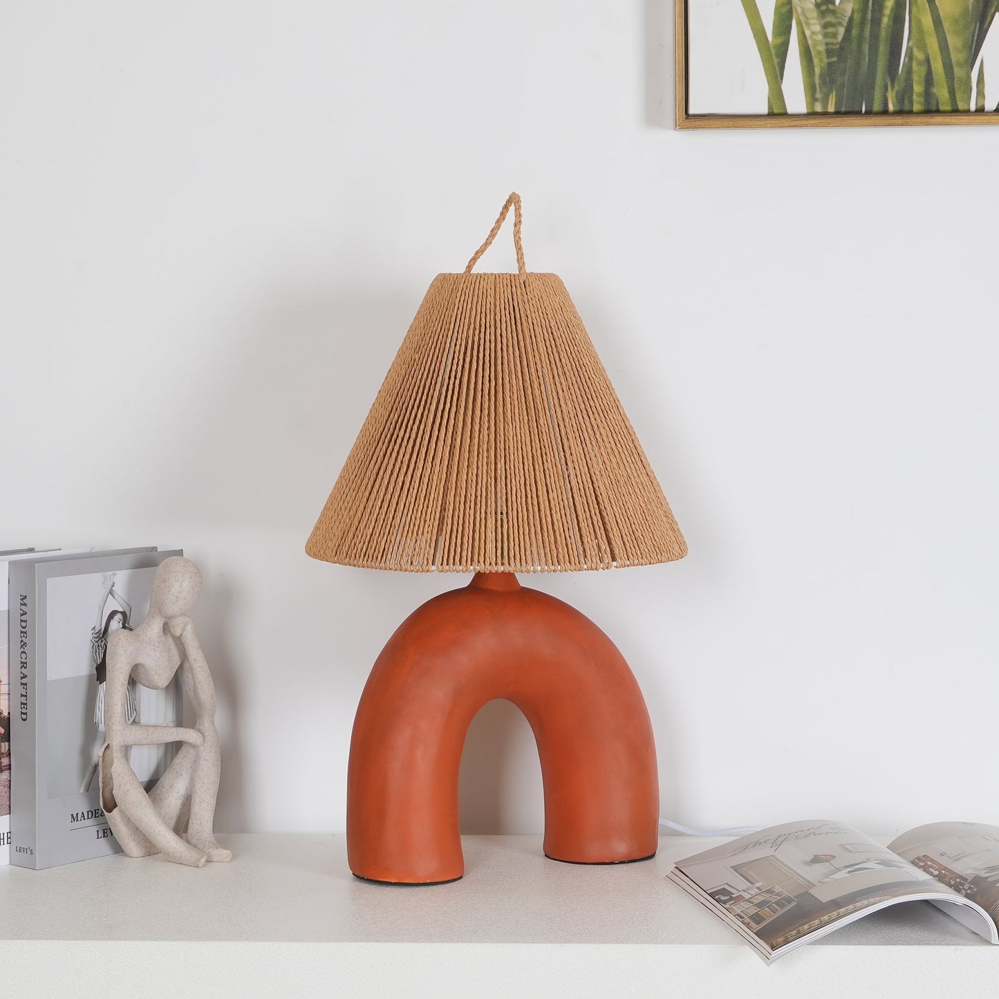 LuxeVolta - Tischlampe mit schlanker Basis und elektrischem Antrieb