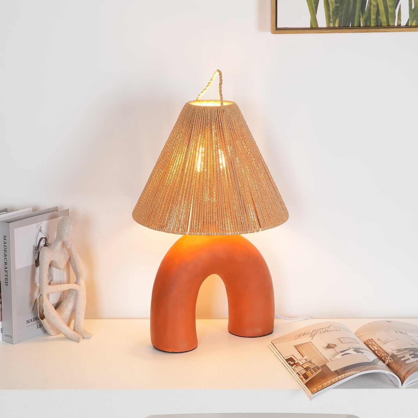 LuxeVolta - Tischlampe mit schlanker Basis und elektrischem Antrieb