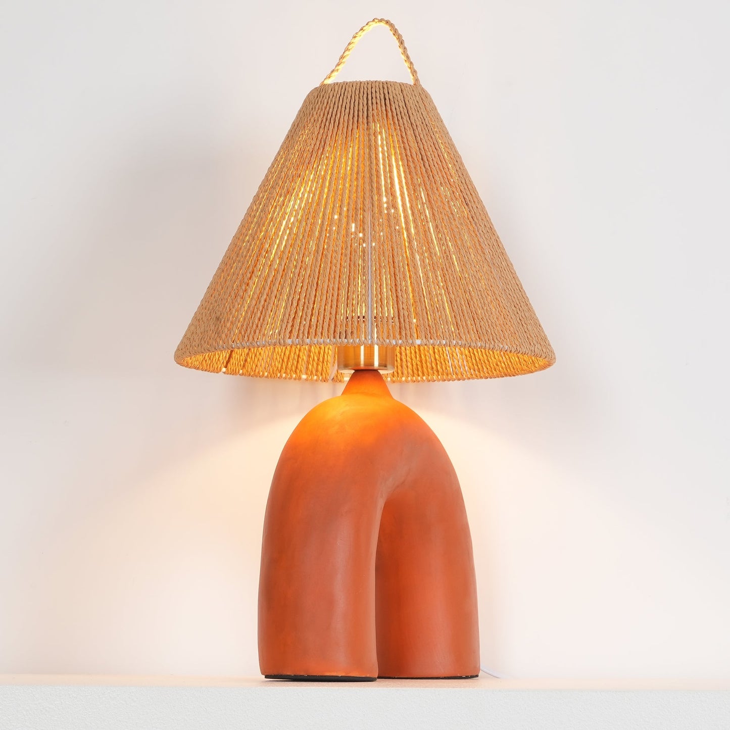 LuxeVolta - Tischlampe mit schlanker Basis und elektrischem Antrieb