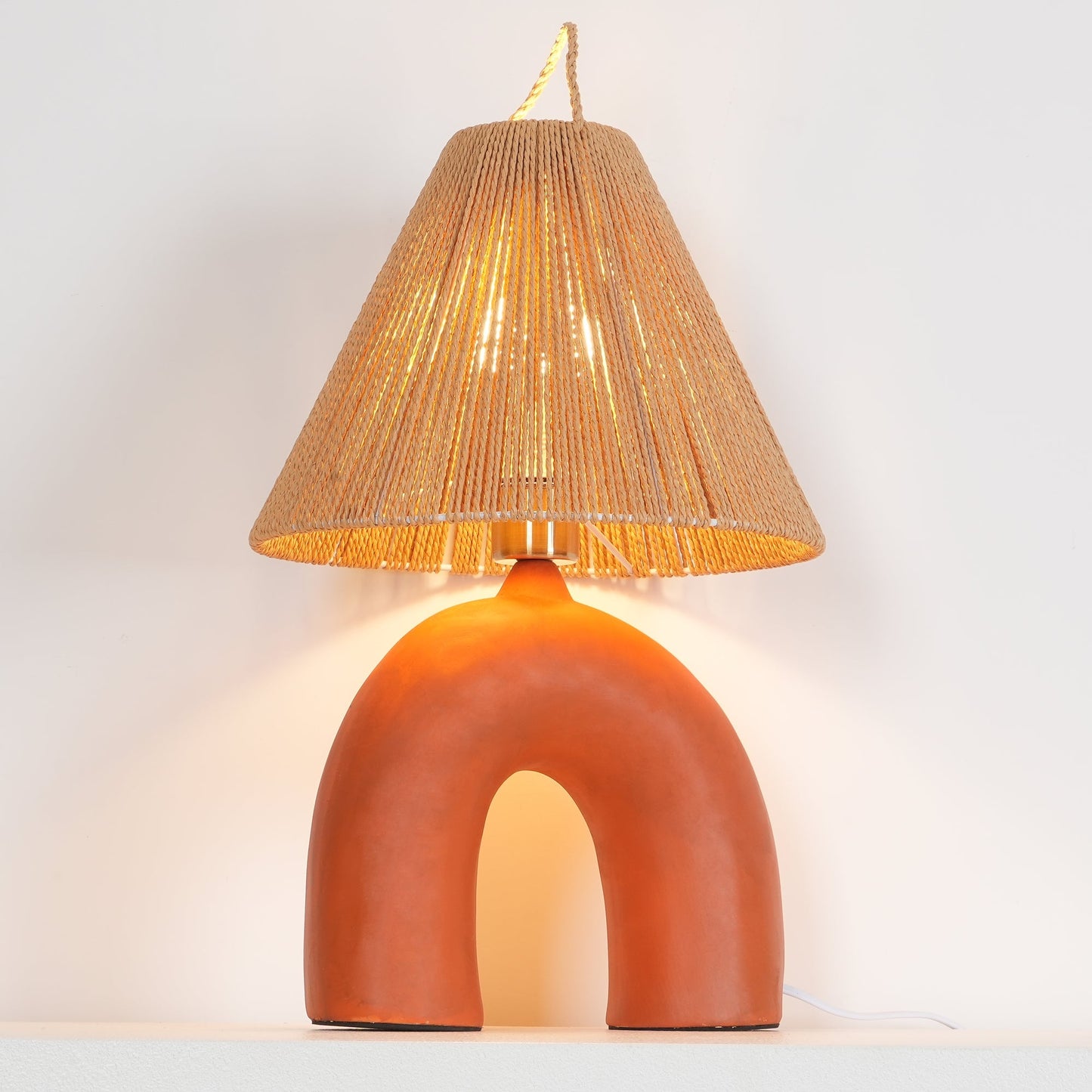 LuxeVolta - Tischlampe mit schlanker Basis und elektrischem Antrieb