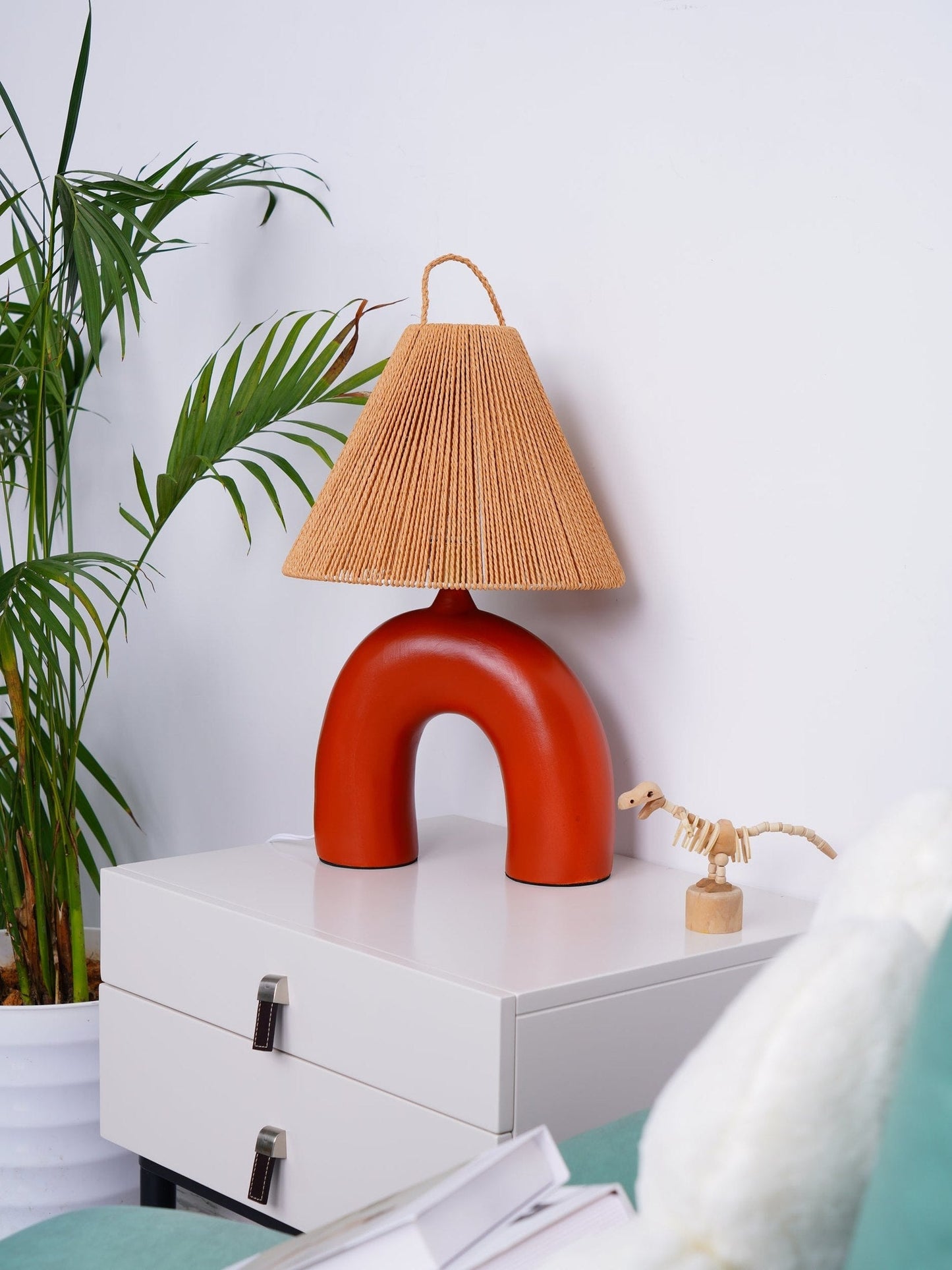 LuxeVolta - Tischlampe mit schlanker Basis und elektrischem Antrieb