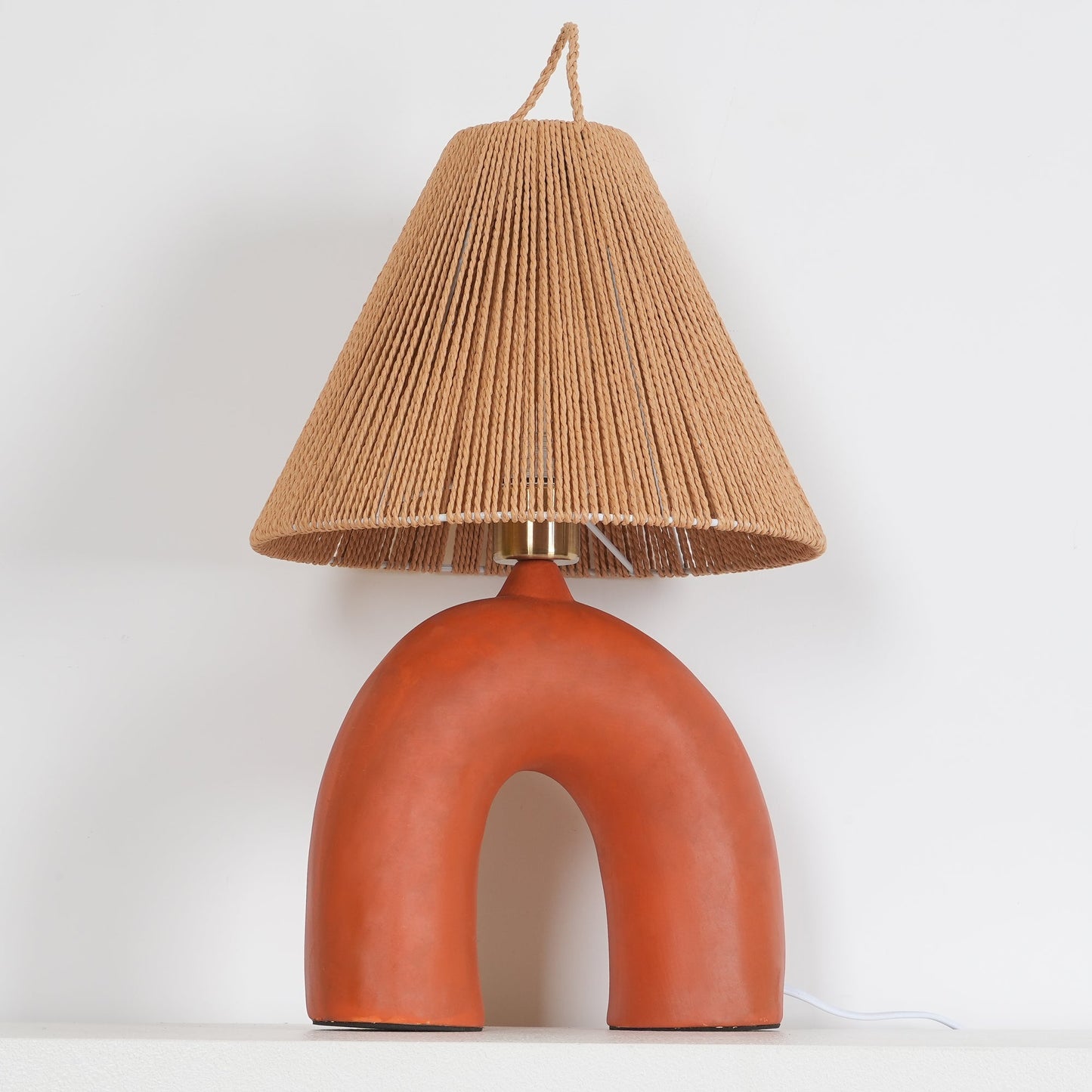 LuxeVolta - Tischlampe mit schlanker Basis und elektrischem Antrieb
