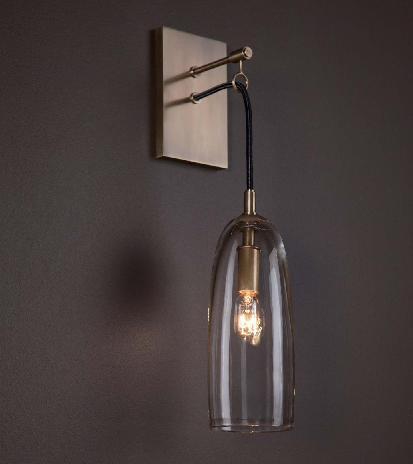NovaBeam - Verfeinerte Wandleuchte in Gold