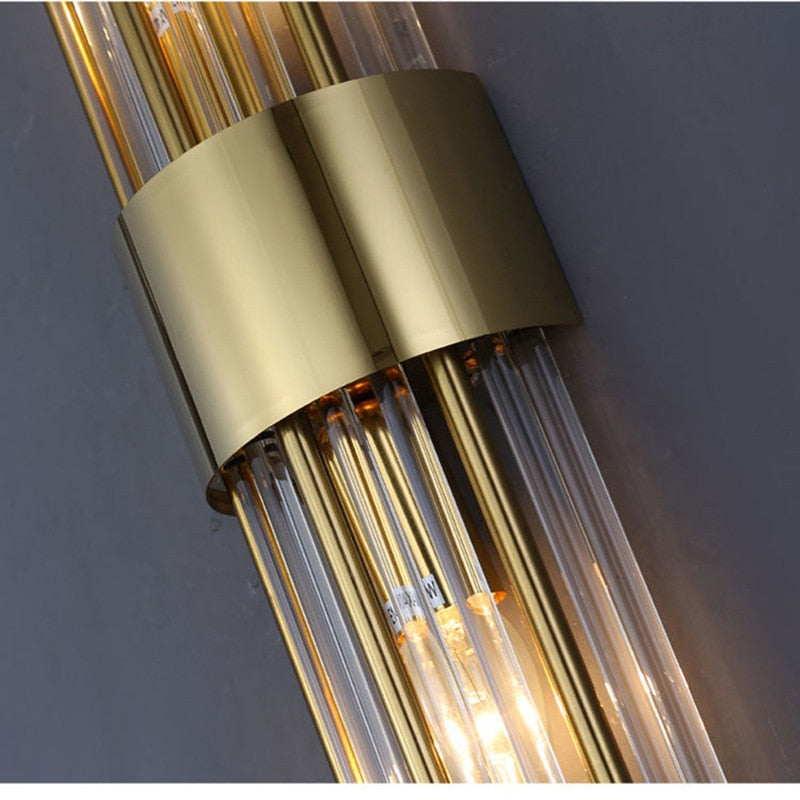 RadiantLux - Guld Krystal Væglampe med Bæredygtigt Design